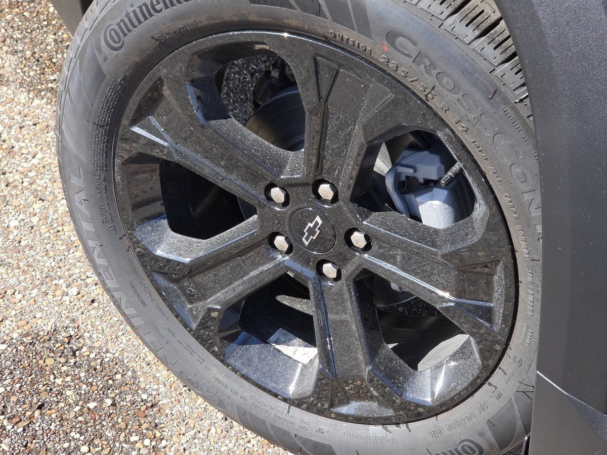 New 2027 Chevrolet Equinox LT w/ Midnight Edition FWD image 13