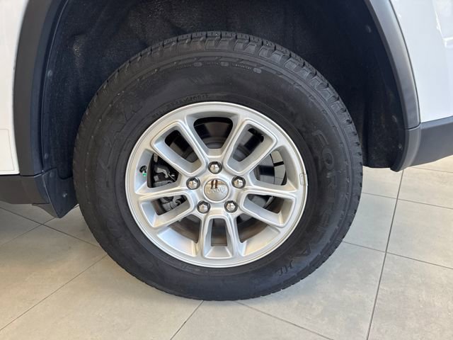 Used 2020 Jeep Grand Cherokee Laredo AWD/4WD image 31