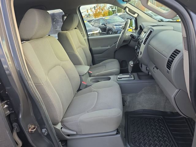 Used 2015 Nissan Frontier SV image 10