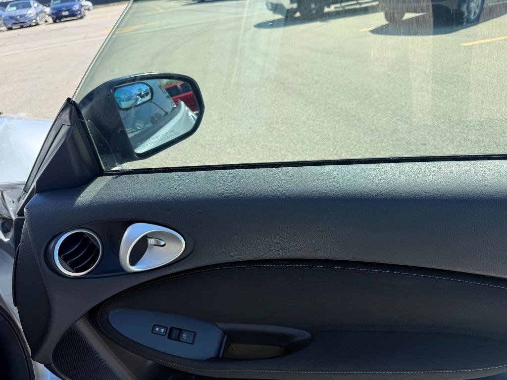 Used 2015 Nissan 370Z Coupe RWD image 17
