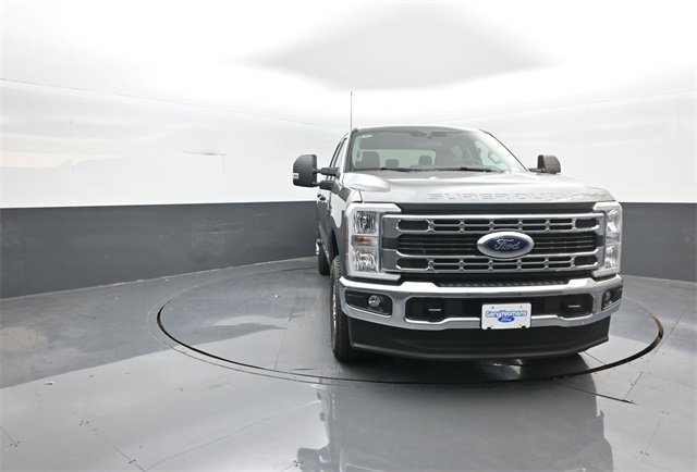 New 2026 Ford F350 XLT w/ FX4 Off-Road Package image 2