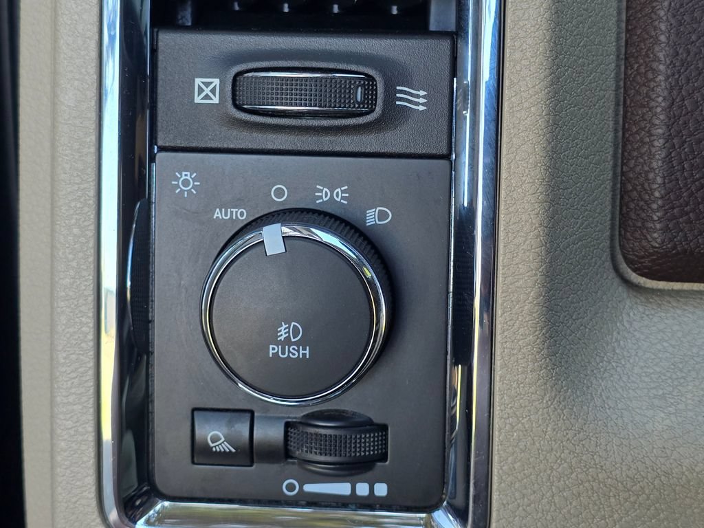 Used 2015 RAM 2500 Laramie w/ Convenience Group AWD/4WD image 28
