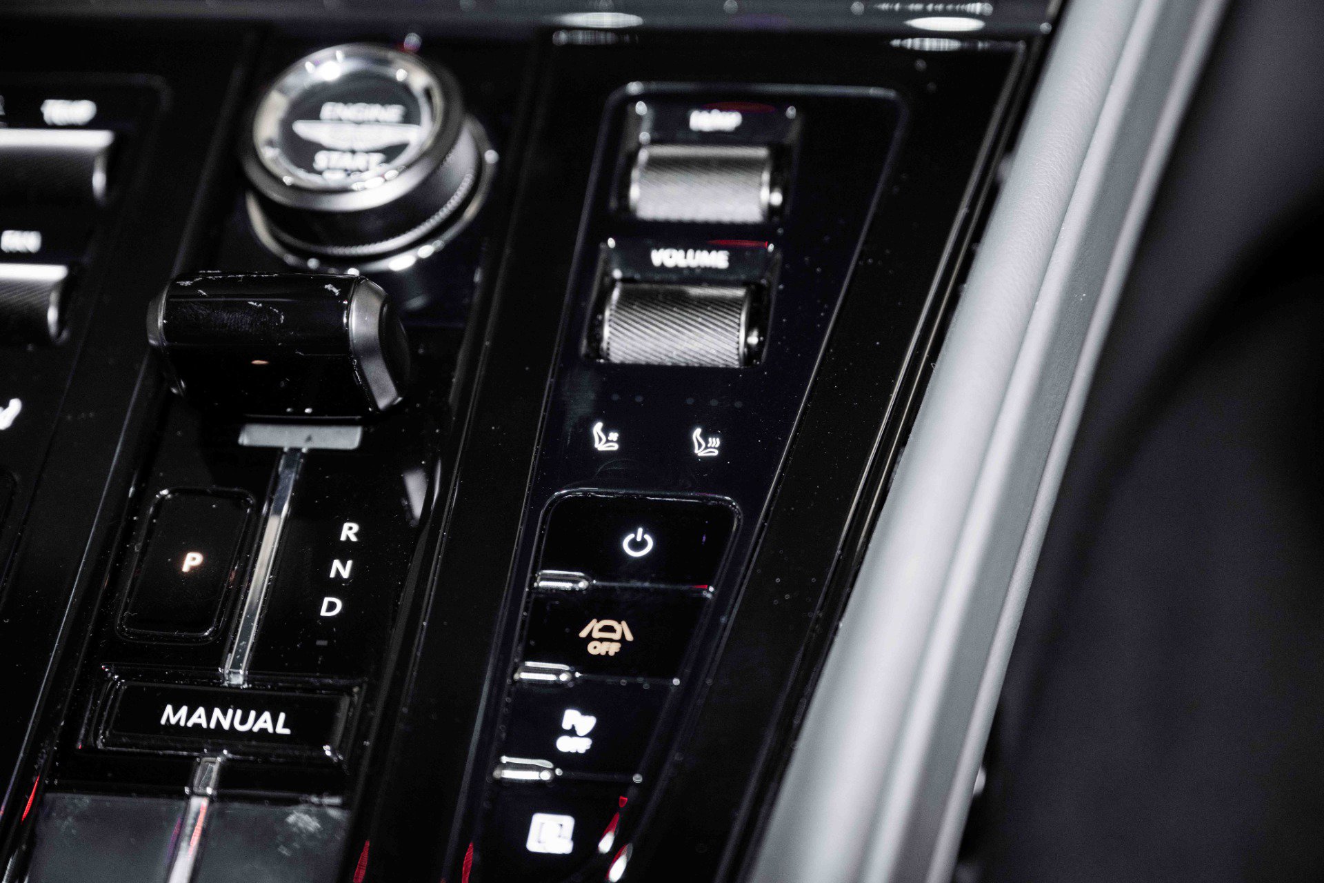 Used 2024 Aston Martin DB12 Coupe image 26