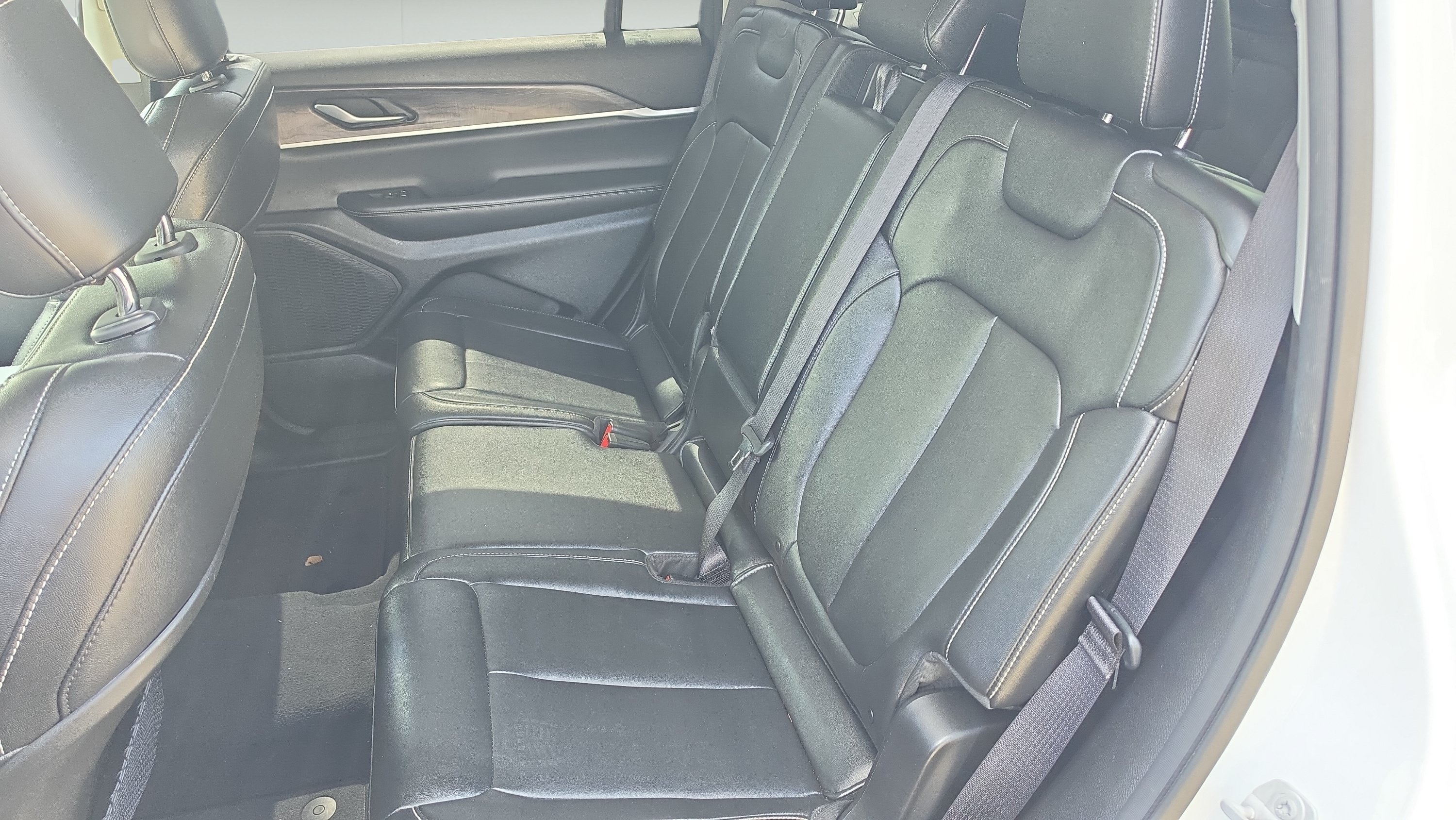 Used 2023 Jeep Grand Cherokee L Limited RWD image 20