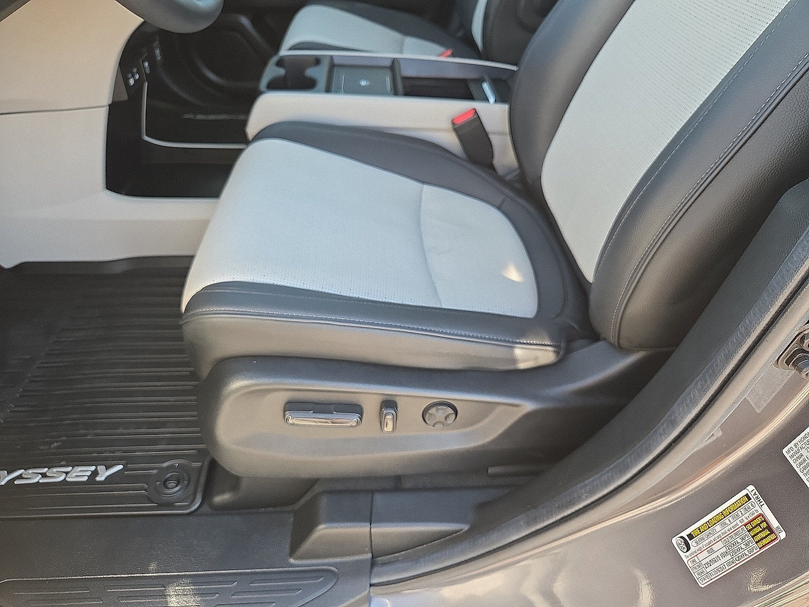 Used 2025 Honda Odyssey Elite image 21
