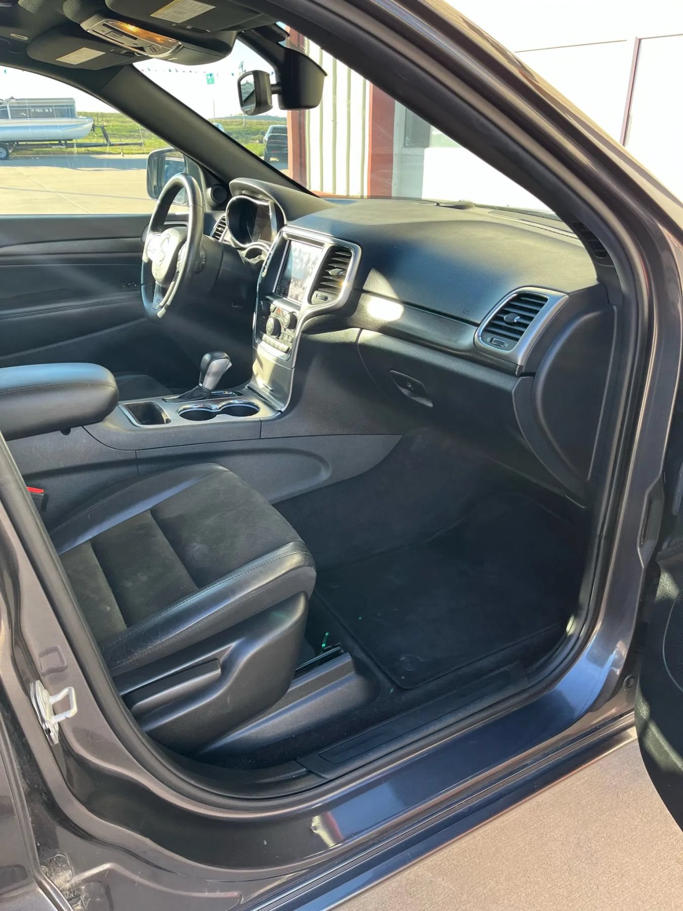 Used 2018 Jeep Grand Cherokee Altitude AWD/4WD image 19