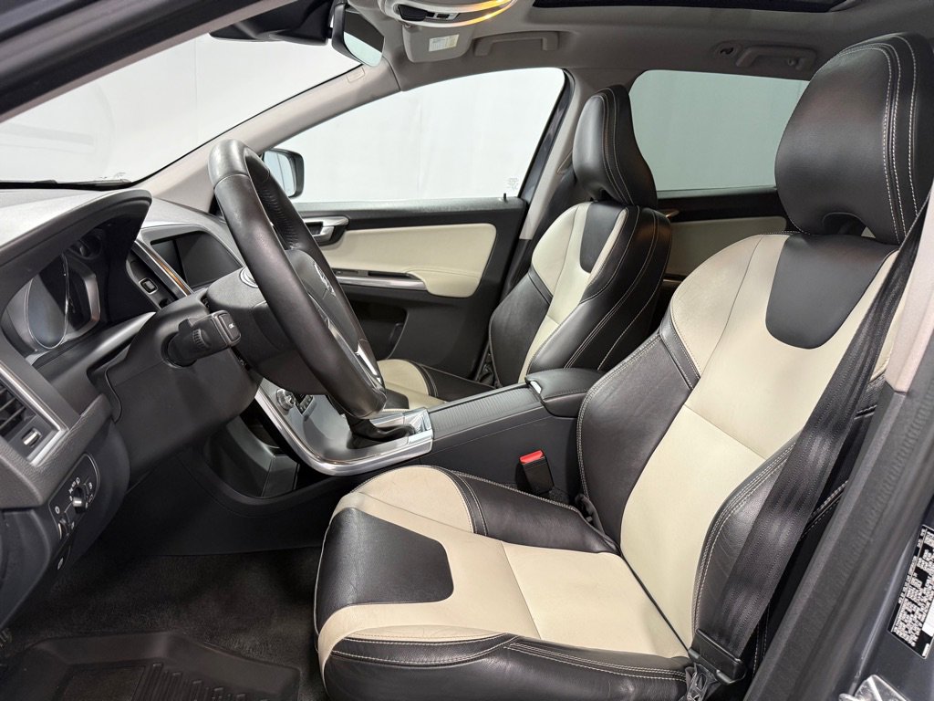 Used 2017 Volvo XC60 T5 Dynamic w/ Preferred Option Package image 12