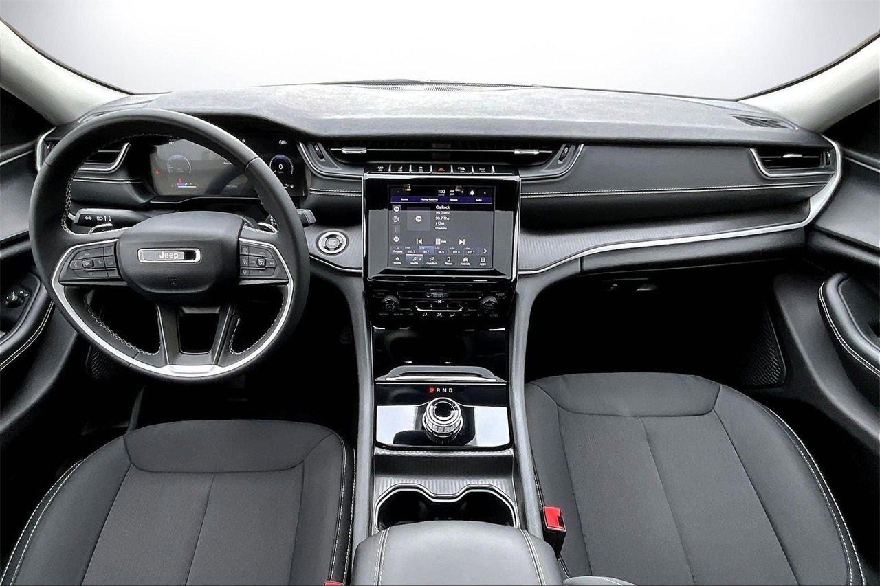 Certified 2024 Jeep Grand Cherokee Laredo X image 13