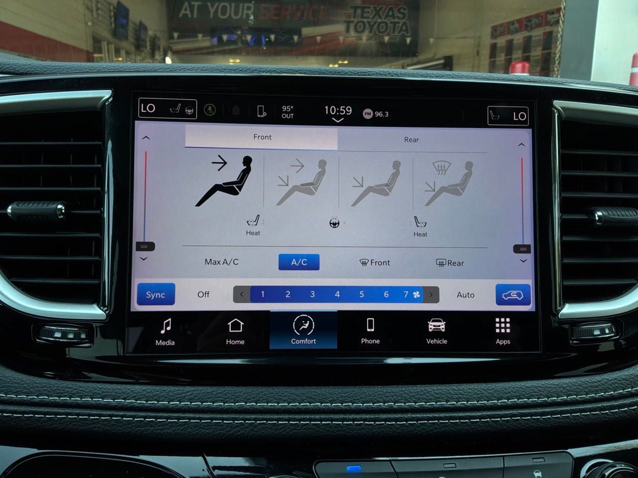 Used 2023 Chrysler Pacifica Touring-L FWD image 35