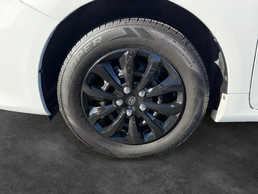 Used 2011 Toyota Corolla LE FWD image 4