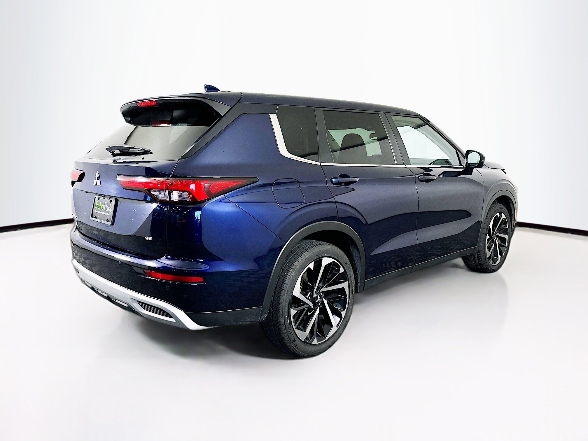 Used 2024 Mitsubishi Outlander SE image 9