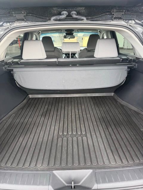 Used 2023 Toyota Venza LE image 10