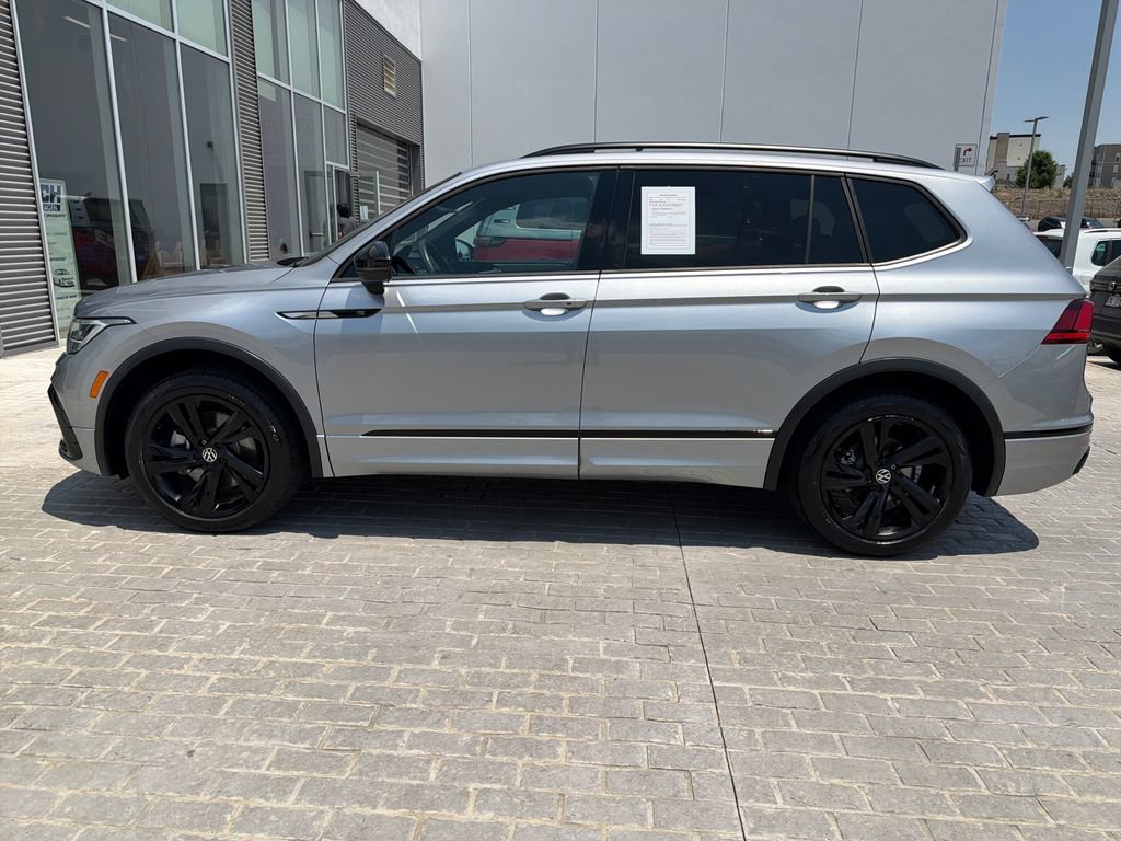 Certified 2024 Volkswagen Tiguan SE R-Line AWD/4WD image 3