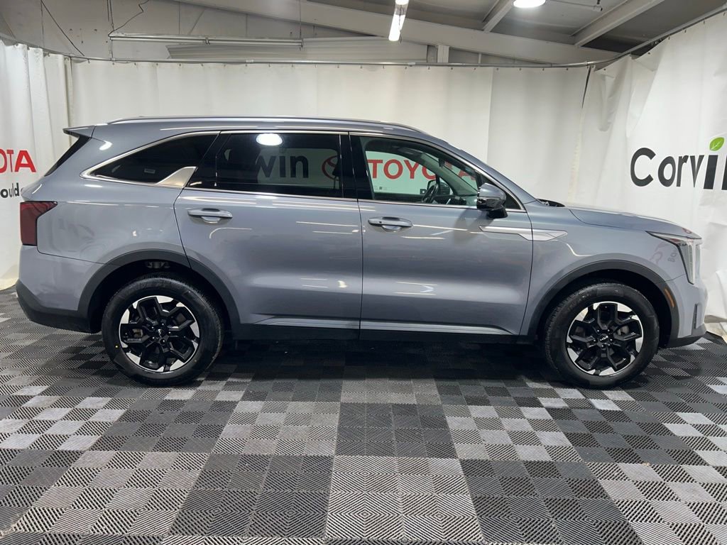 Used 2024 Kia Sorento S image 8