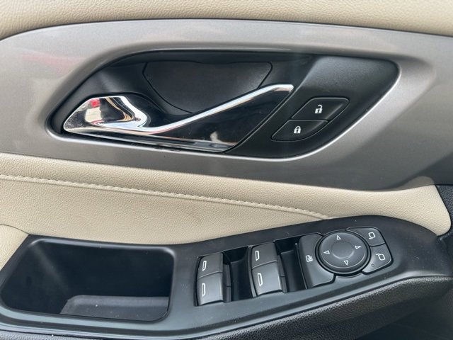 Used 2023 Chevrolet Traverse LS image 9