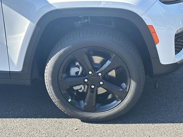 New 2025 Jeep Grand Cherokee Limited w/ Black Appearance Package image 12