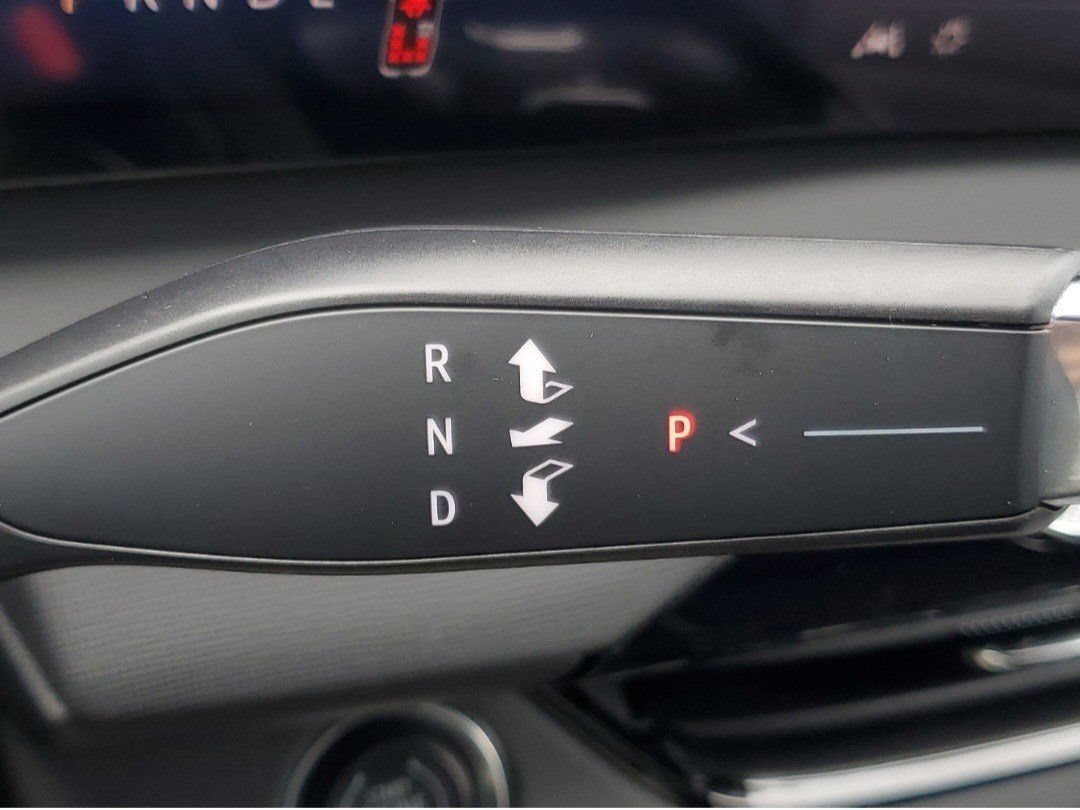 Used 2025 Buick Enclave Sport Touring w/ Power Package FWD image 32