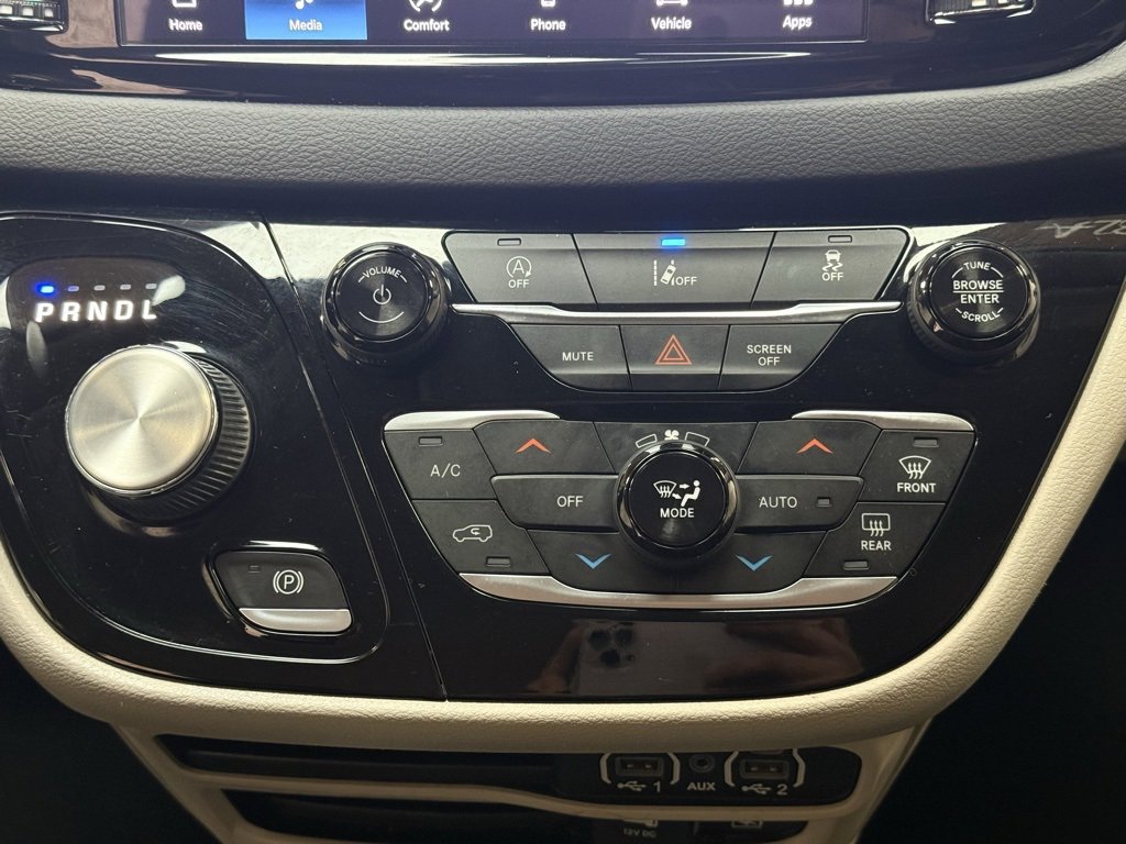 Used 2022 Chrysler Pacifica Touring-L image 17