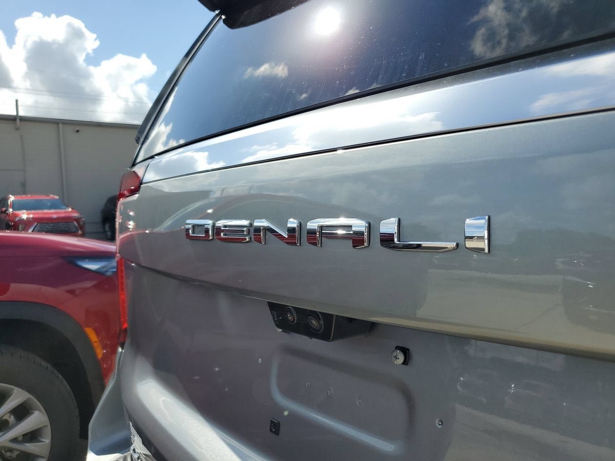 New 2026 GMC Yukon XL Denali w/ Denali Reserve Package AWD/4WD image 9