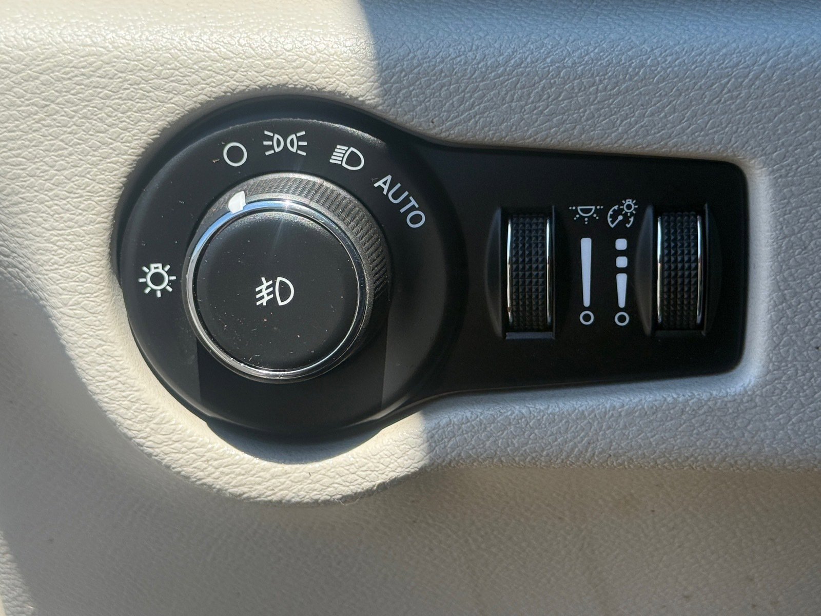 Used 2017 Chrysler Pacifica Touring-L w/ Tire & Wheel Group image 32