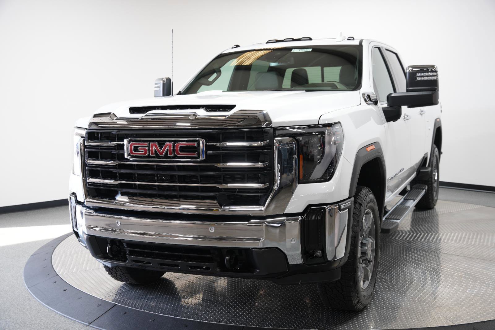 New 2026 GMC Sierra 2500 SLT w/ SLT Premium Package image 3