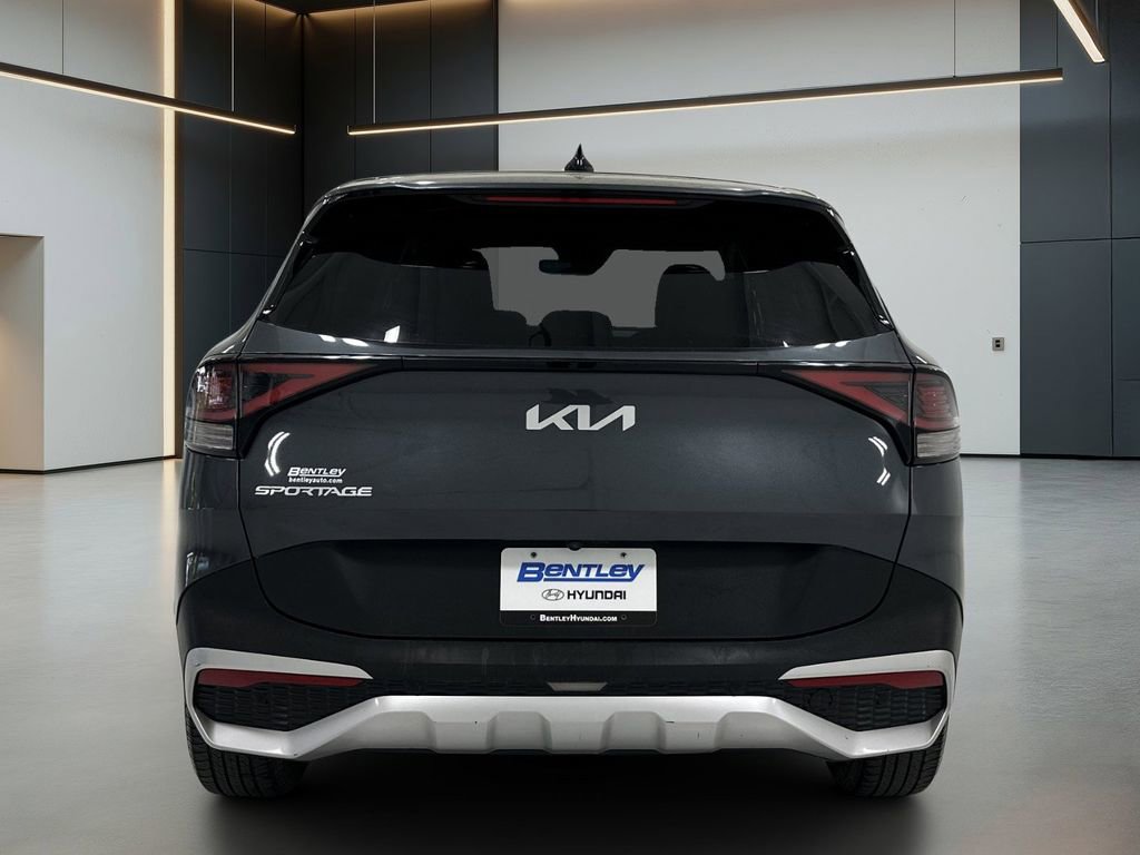 Used 2023 Kia Sportage LX image 5