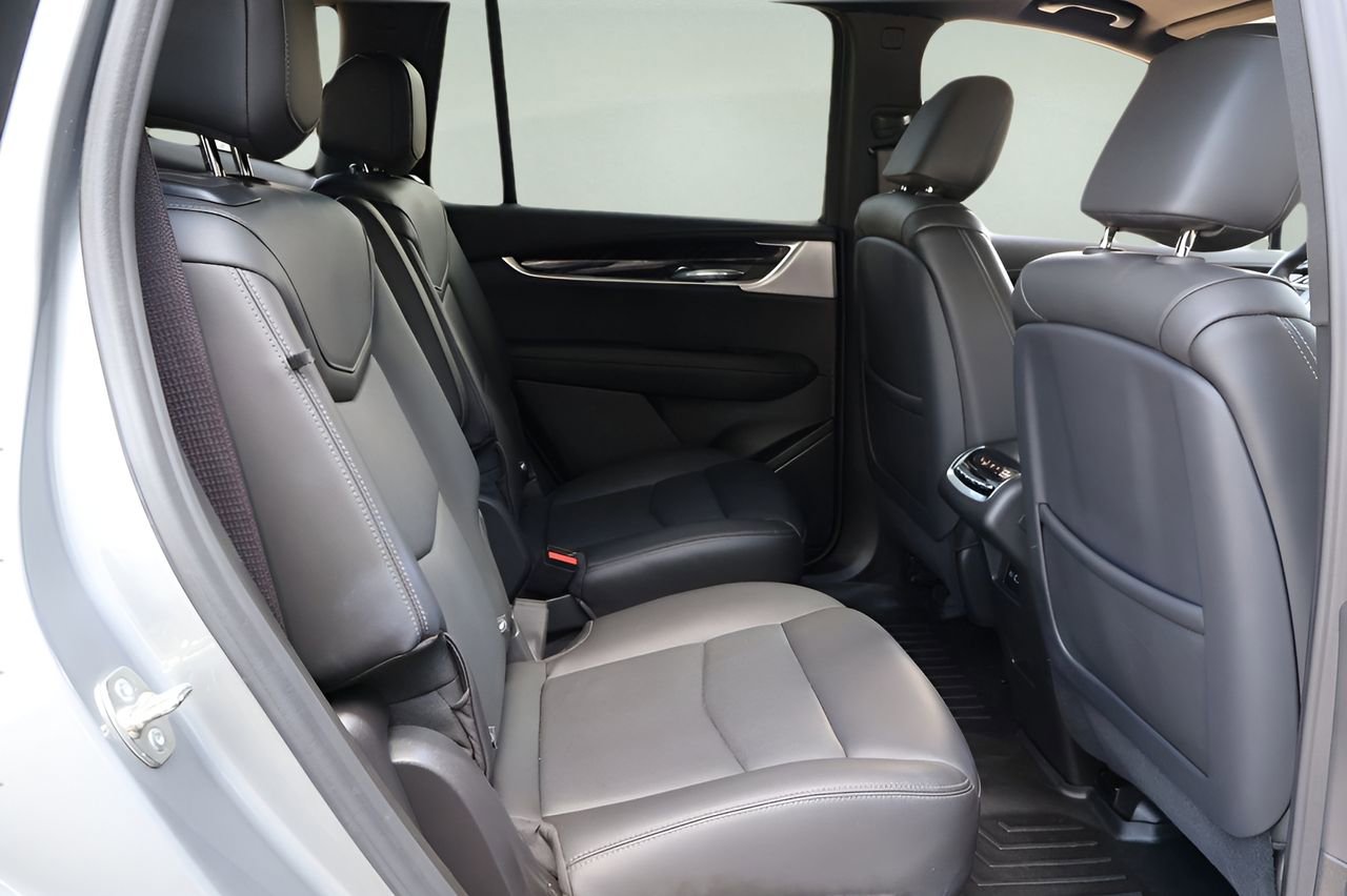 Used 2025 Cadillac XT6 Premium Luxury FWD image 20