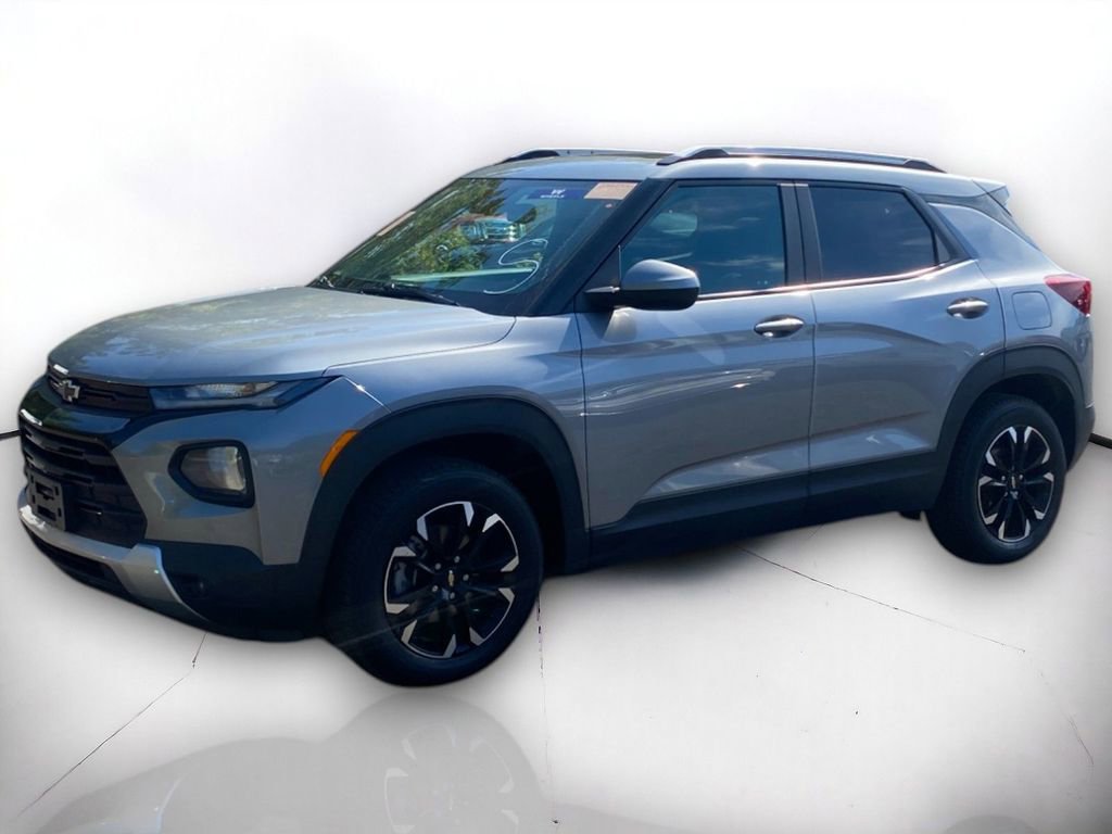 Used 2023 Chevrolet TrailBlazer LT w/ Sun and Liftgate Package image 2