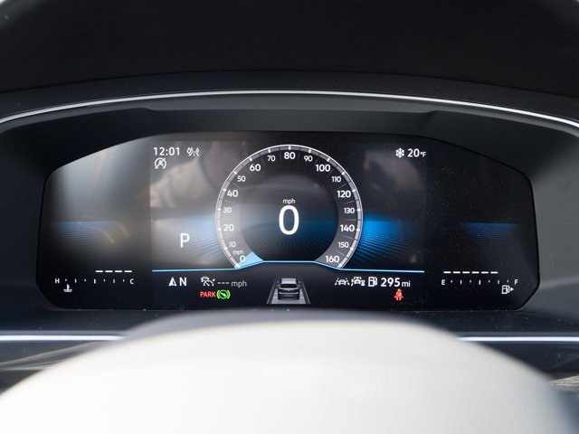 Certified 2024 Volkswagen Tiguan SE R-Line image 24