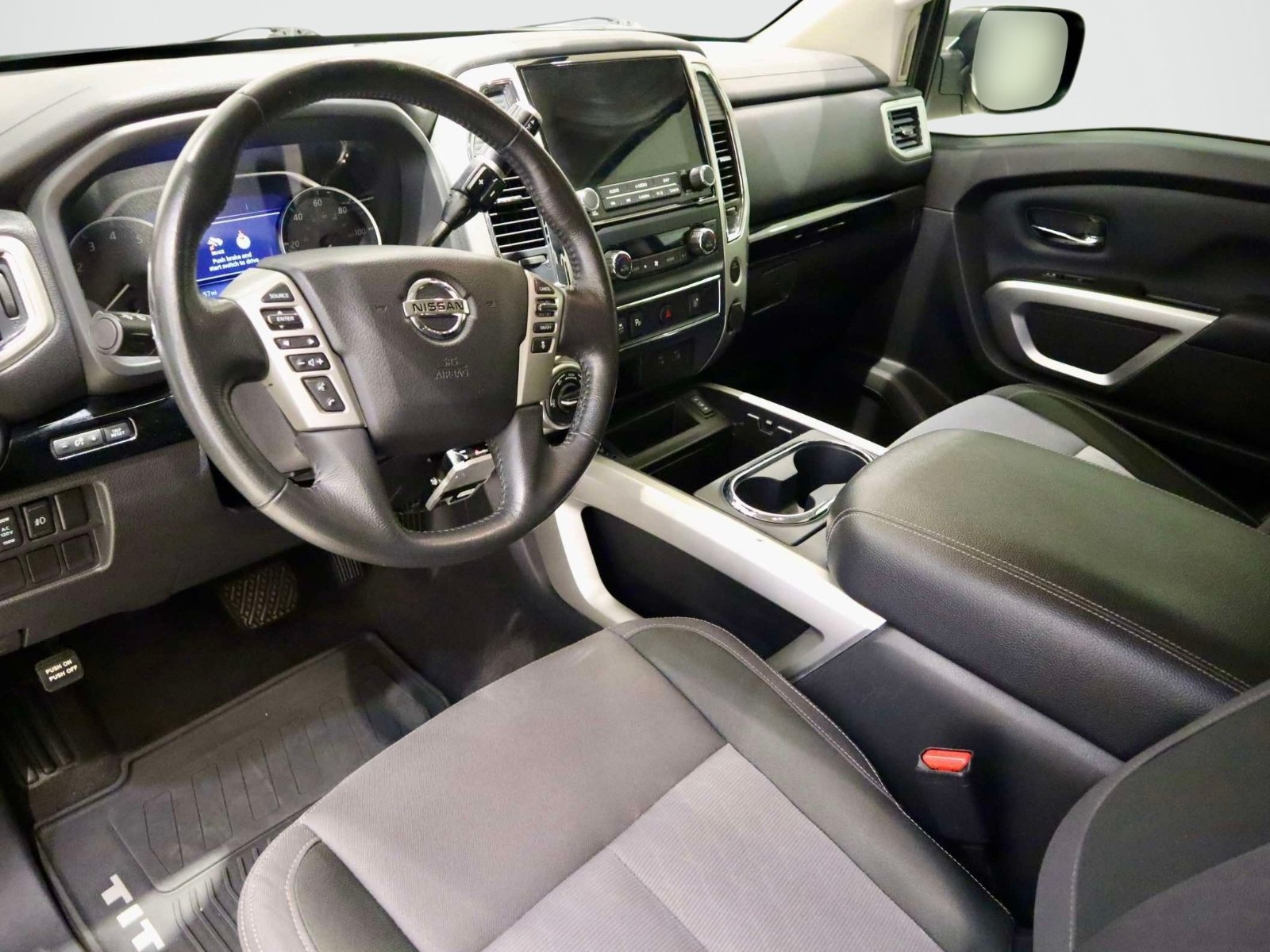 Used 2021 Nissan Titan SV w/ SV Convenience Package AWD/4WD image 16
