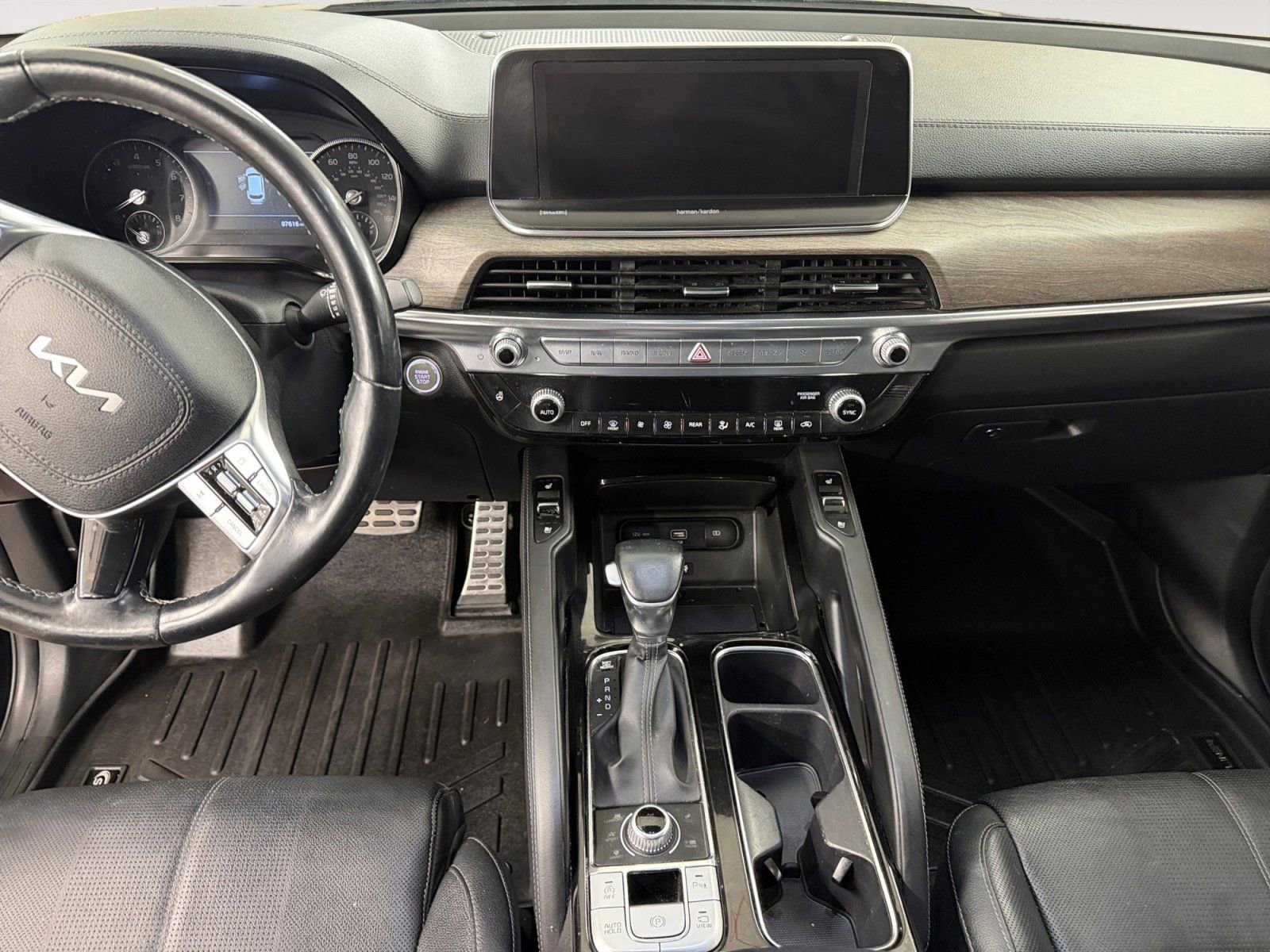 Used 2022 Kia Telluride SX w/ Nightfall Edition Package image 3