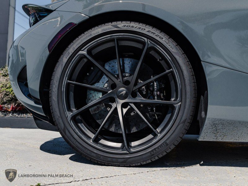 Used 2026 McLaren 750S RWD image 32