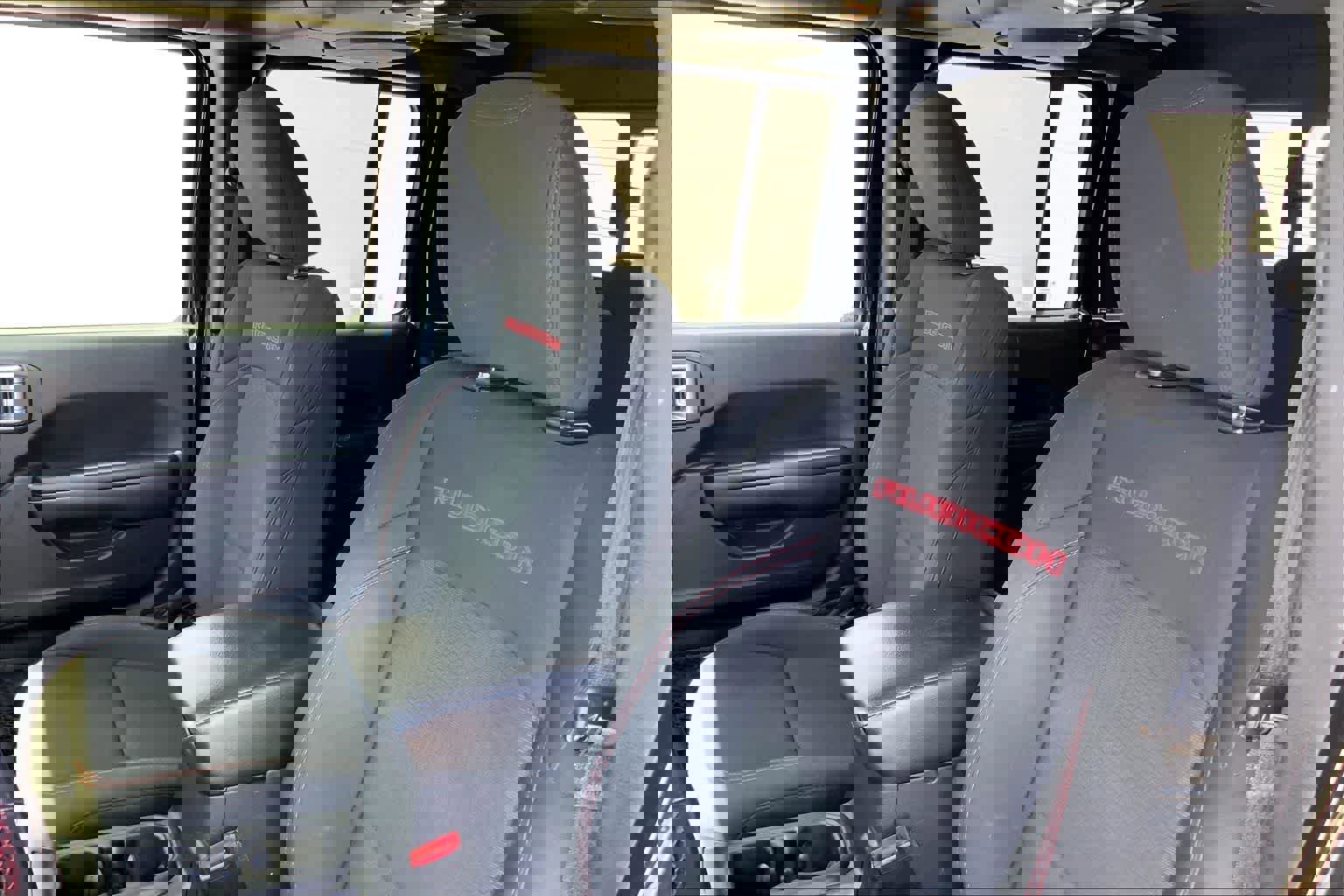 Used 2021 Jeep Gladiator Rubicon AWD/4WD image 12