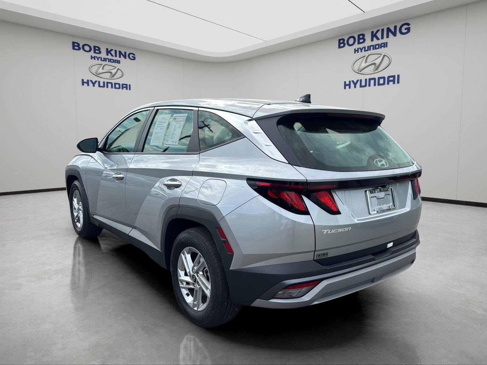 Used 2025 Hyundai Tucson SE FWD image 3
