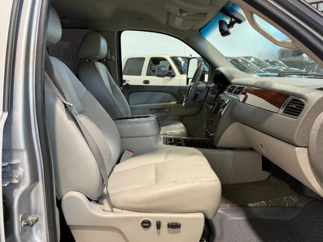 Used 2011 Chevrolet Silverado 2500 LTZ w/ LTZ Plus Package AWD/4WD image 33