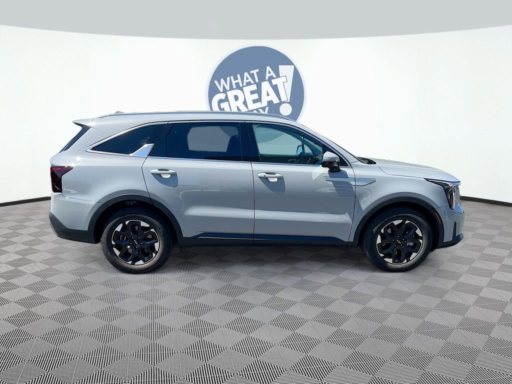 Certified 2025 Kia Sorento S image 4