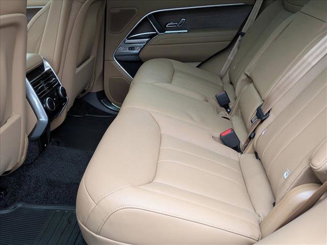 New 2026 Land Rover Range Rover SE image 17