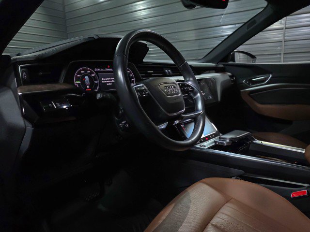 Used 2022 Audi e-tron Premium Plus image 10