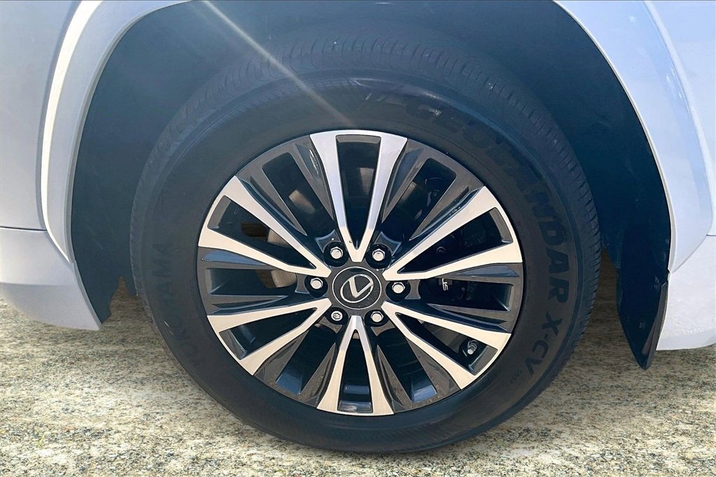 Used 2023 Lexus LX 600 4WD w/ Premium Package image 34