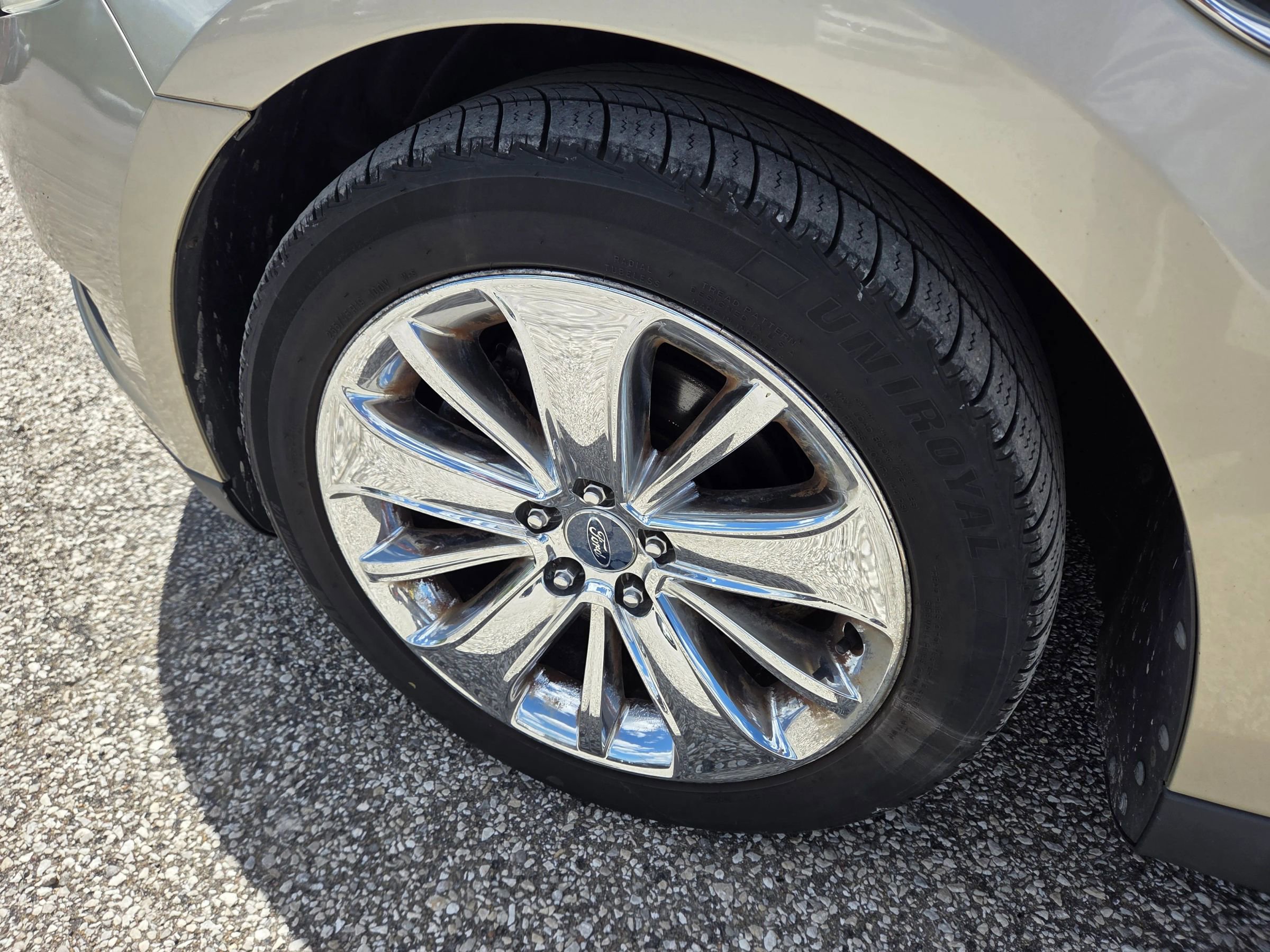 Used 2010 Ford Taurus Limited AWD/4WD image 12