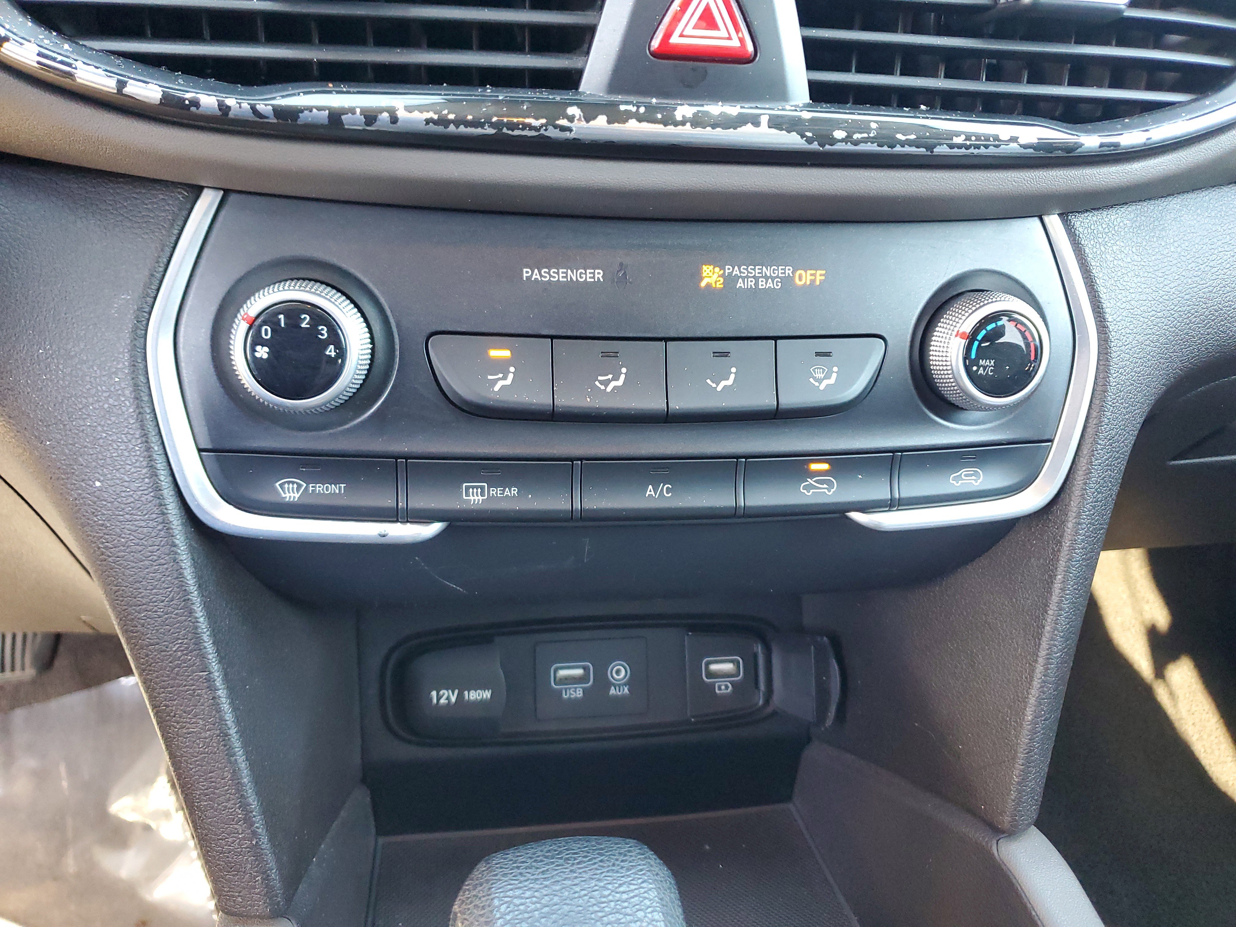 Used 2020 Hyundai Santa Fe SE image 23