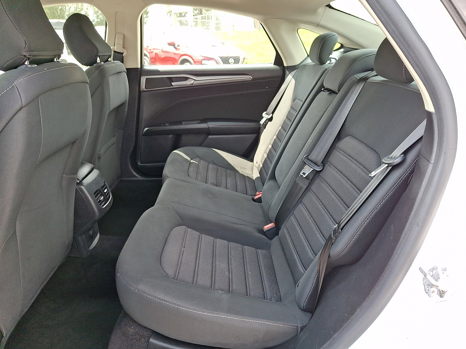Used 2020 Ford Fusion SE FWD image 10