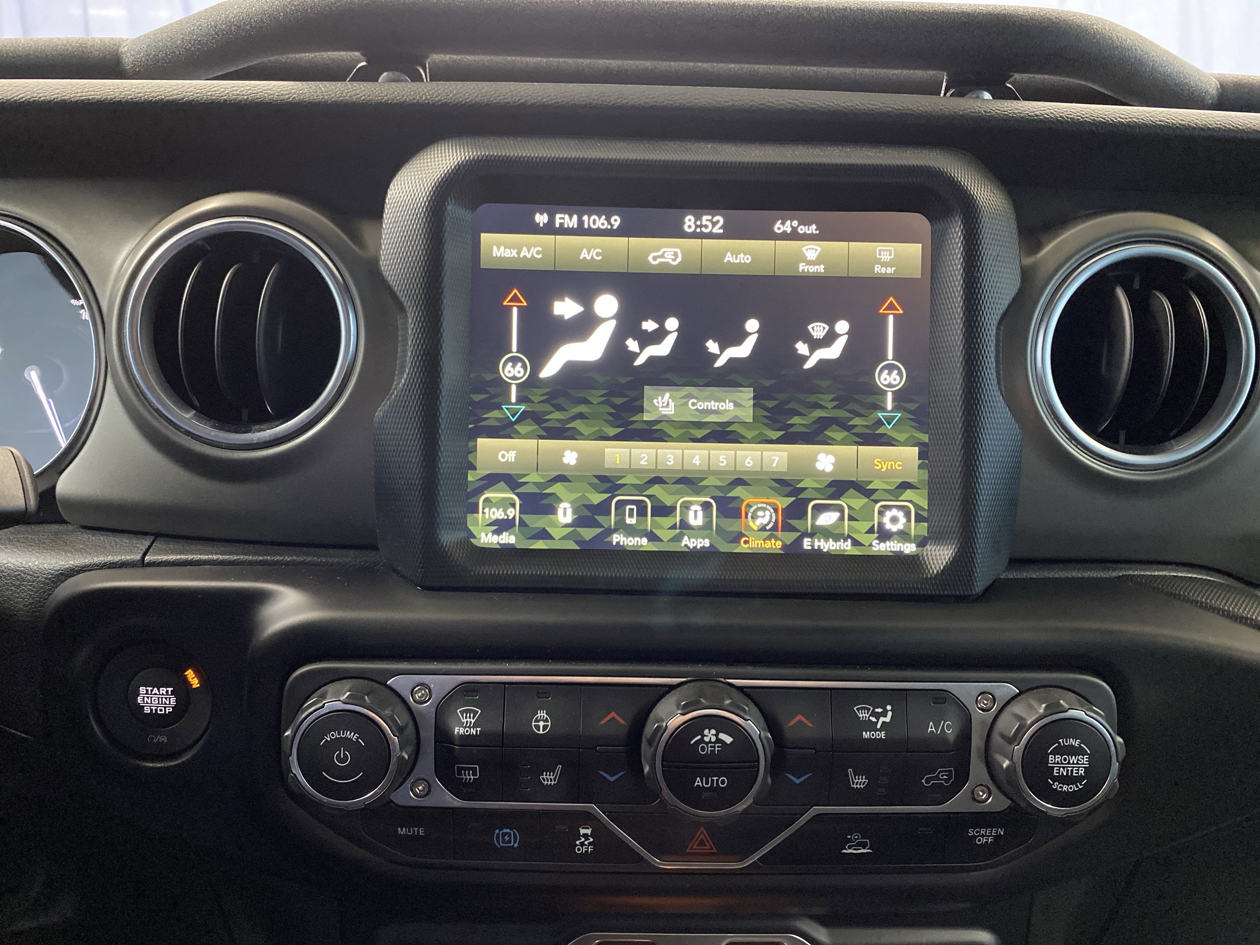 Used 2022 Jeep Wrangler Unlimited Rubicon 4xe w/ Cold Weather Group image 17