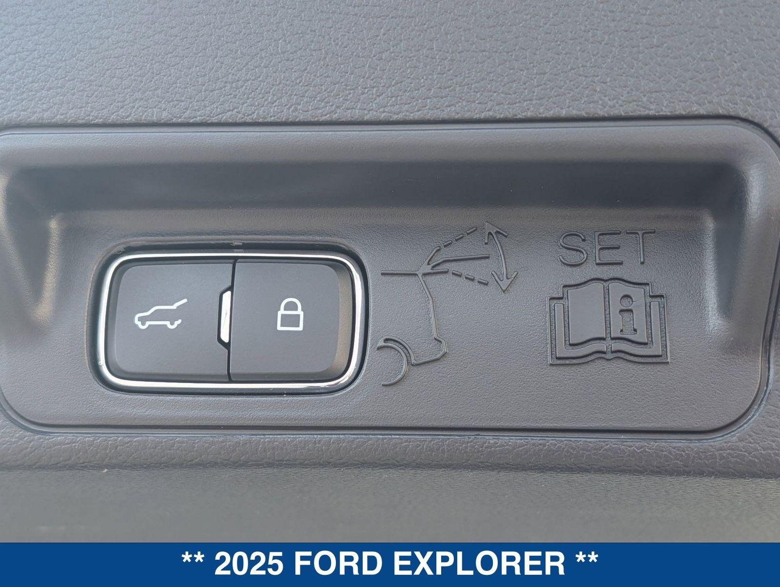 Used 2025 Ford Explorer Platinum w/ Ultimate Package AWD/4WD image 14