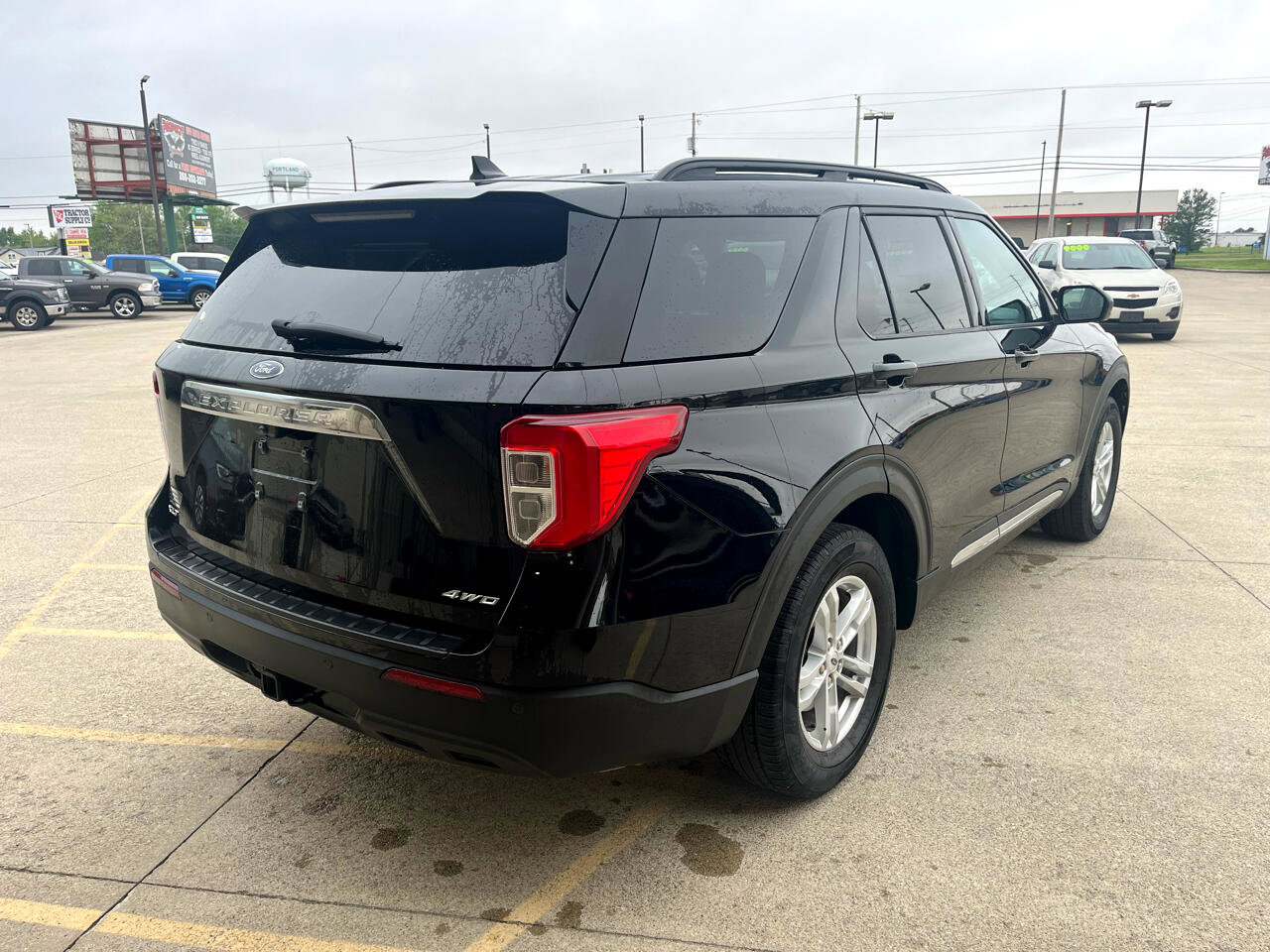 Used 2022 Ford Explorer XLT w/ Class IV Trailer Tow Package image 6