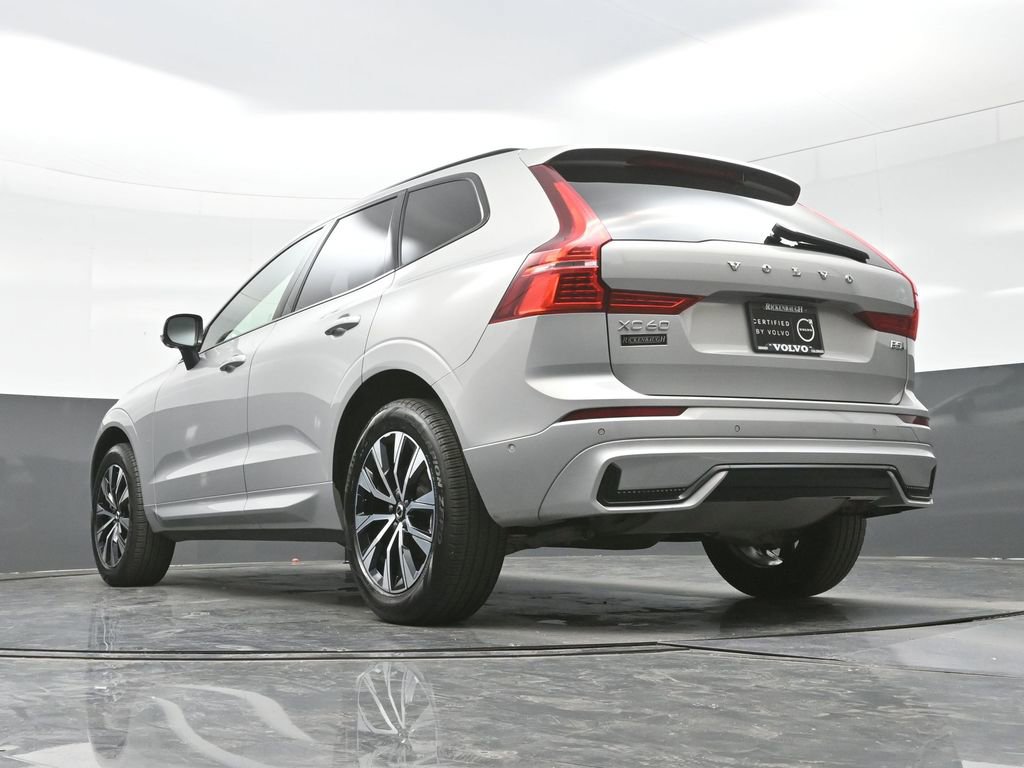 Used 2025 Volvo XC60 B5 Plus image 18