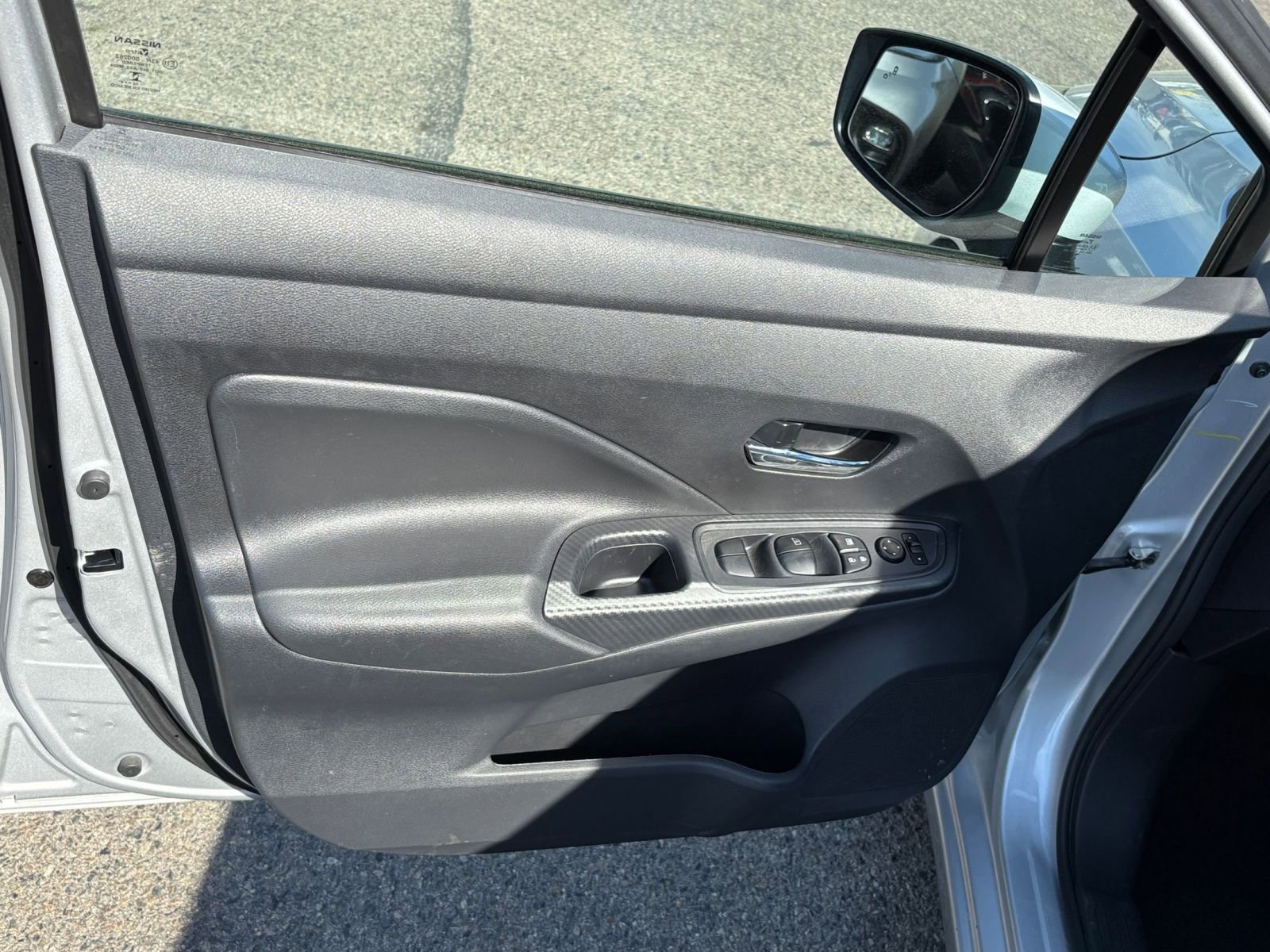 Used 2025 Nissan Versa SV image 18