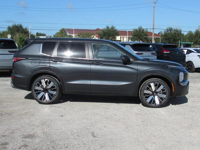 New 2025 Mitsubishi Outlander SE image 2