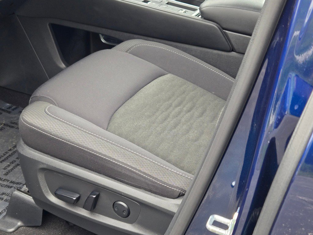 Used 2025 Nissan Pathfinder SV FWD image 25