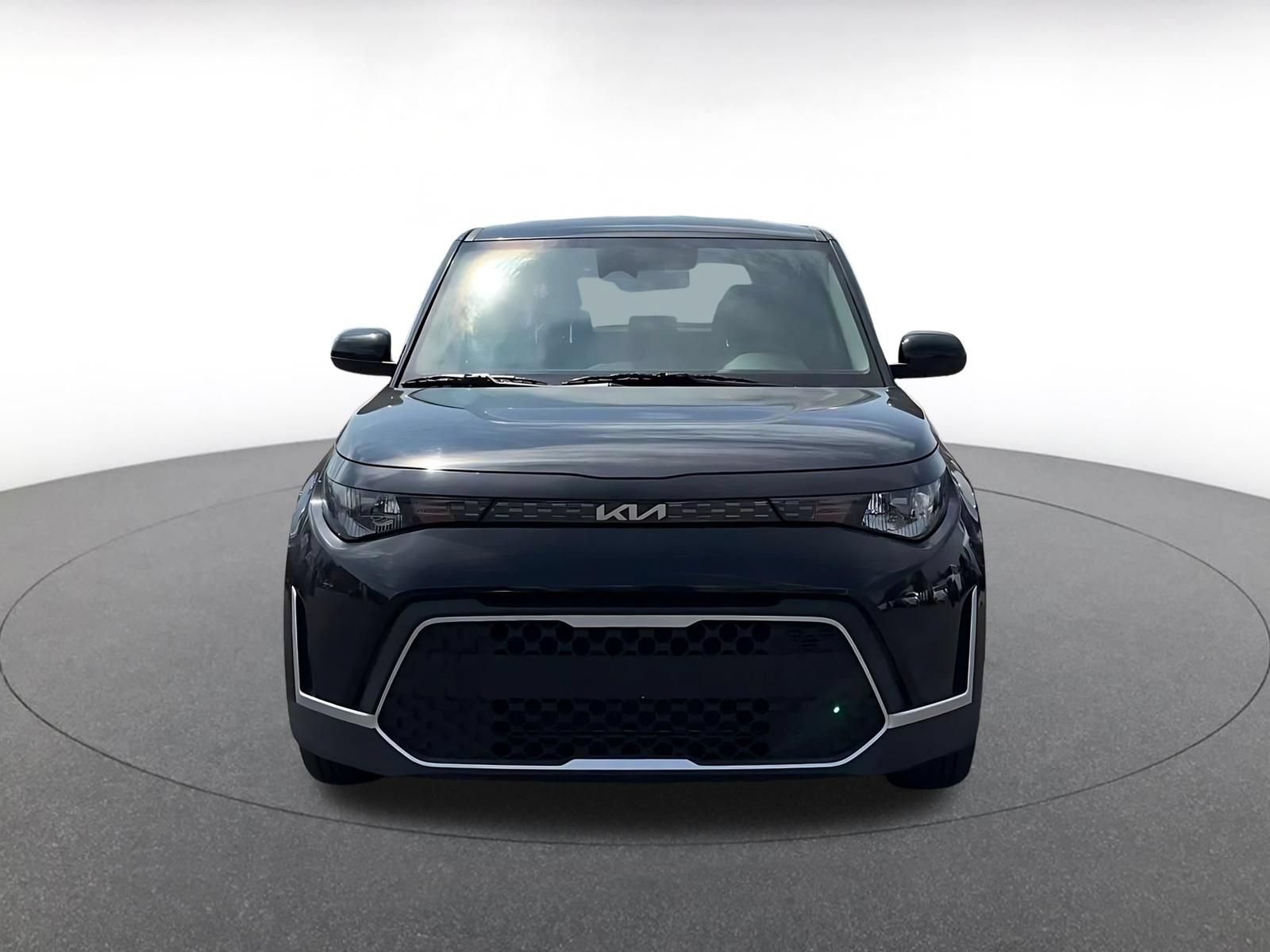 Used 2025 Kia Soul LX w/ LX Technology Package FWD image 4